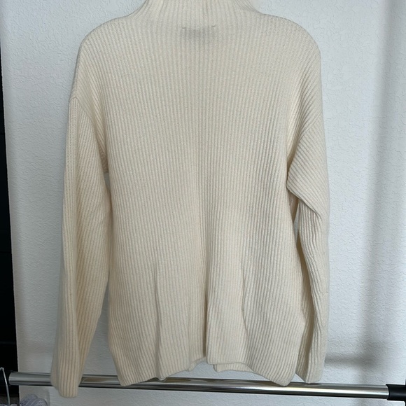 Everlane Cashmere Sweater - Picture 2 of 7